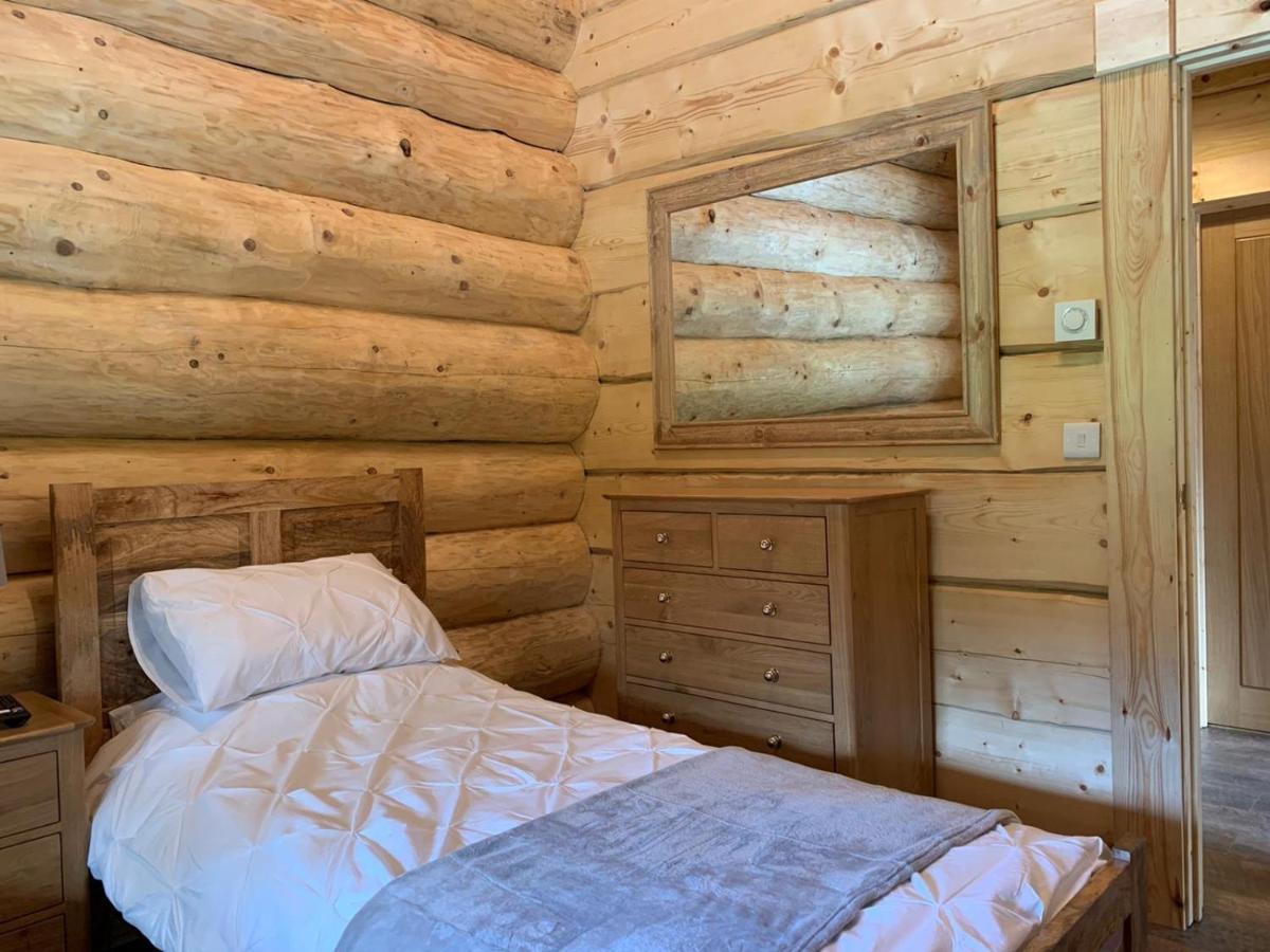 Ewes Water Log Cabins Langholm Екстериор снимка