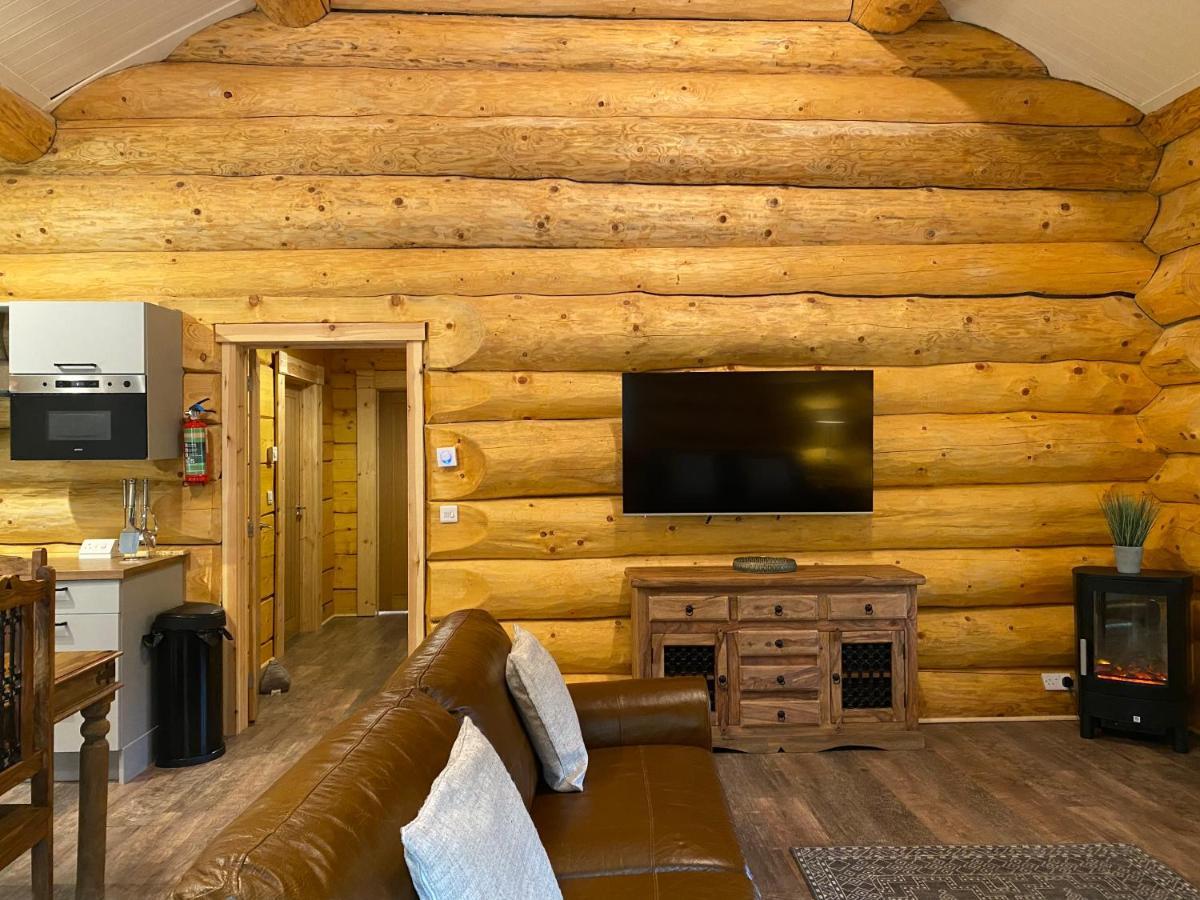 Ewes Water Log Cabins Langholm Екстериор снимка