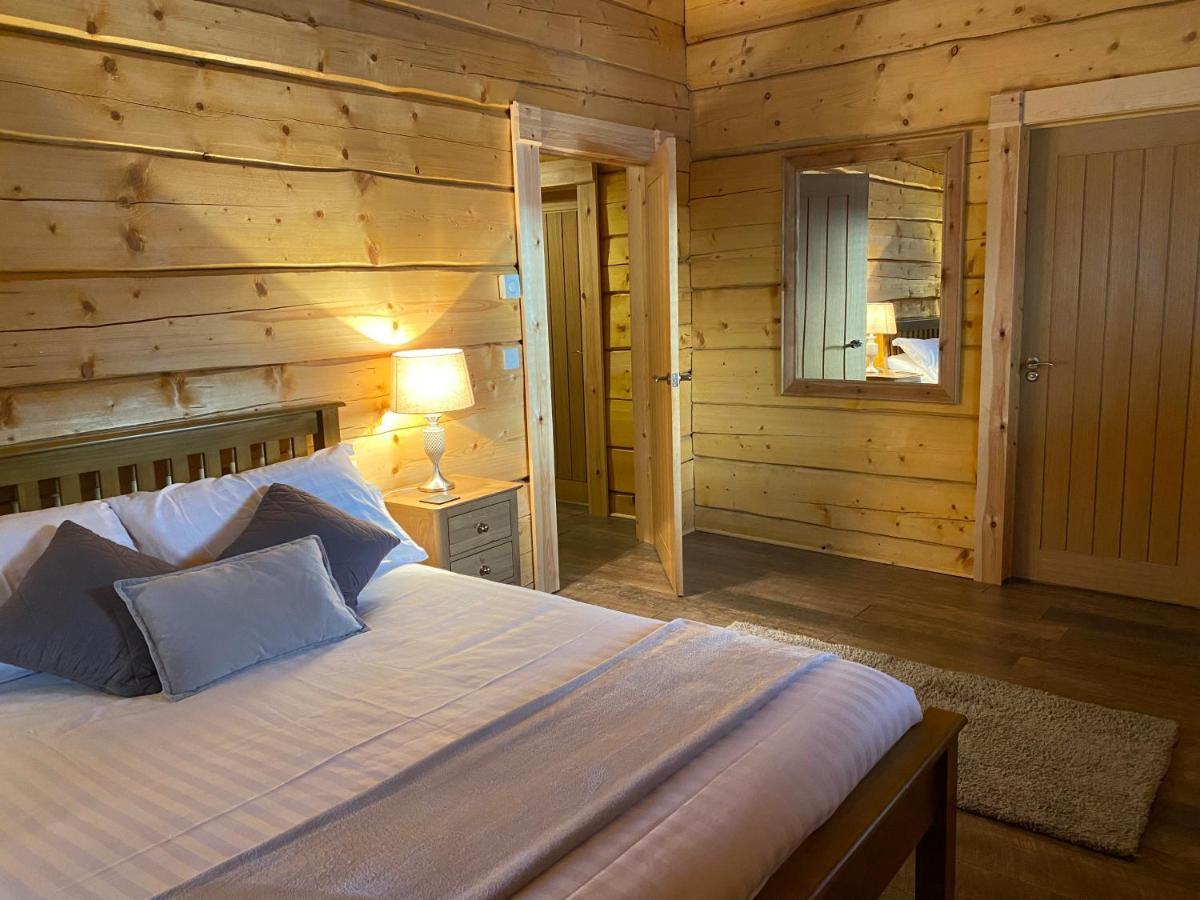 Ewes Water Log Cabins Langholm Екстериор снимка