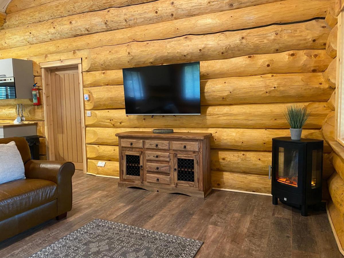 Ewes Water Log Cabins Langholm Екстериор снимка