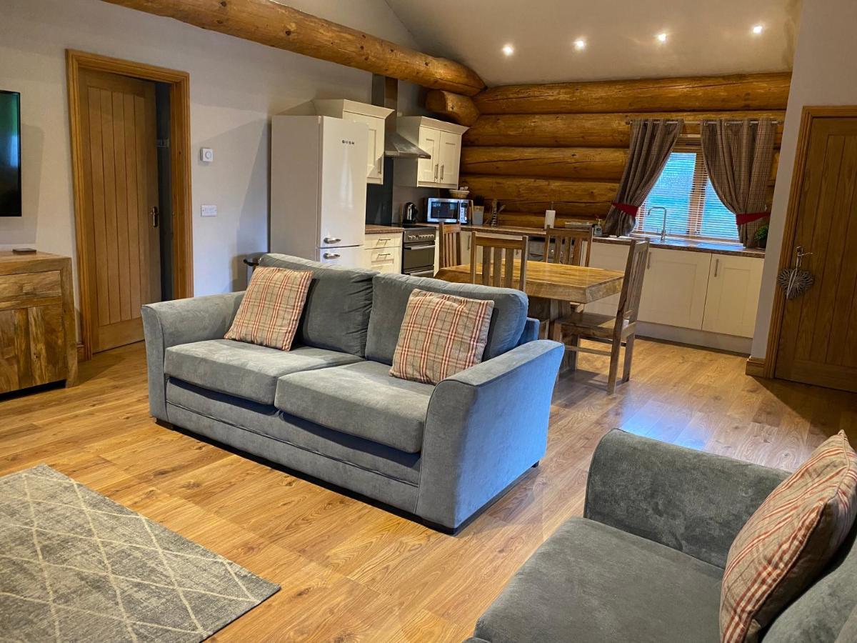 Ewes Water Log Cabins Langholm Екстериор снимка