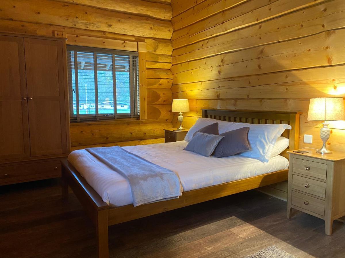 Ewes Water Log Cabins Langholm Екстериор снимка